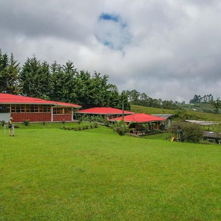 מלון פריירה Finca La Toscana מראה חיצוני תמונה